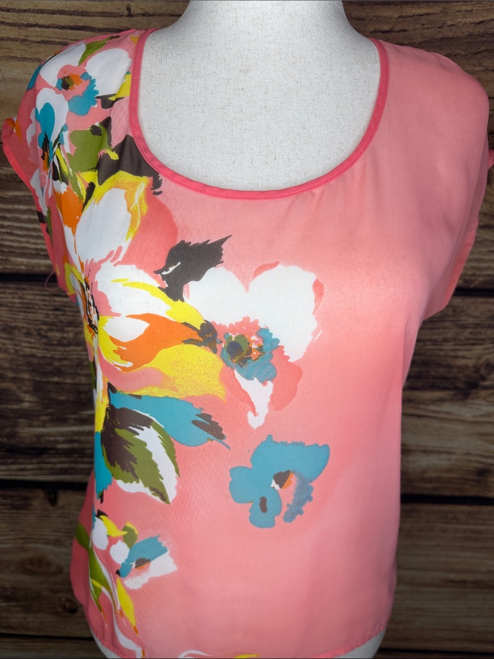Women’s Coral Floral Short Sleeve Scoop Neck Blouse